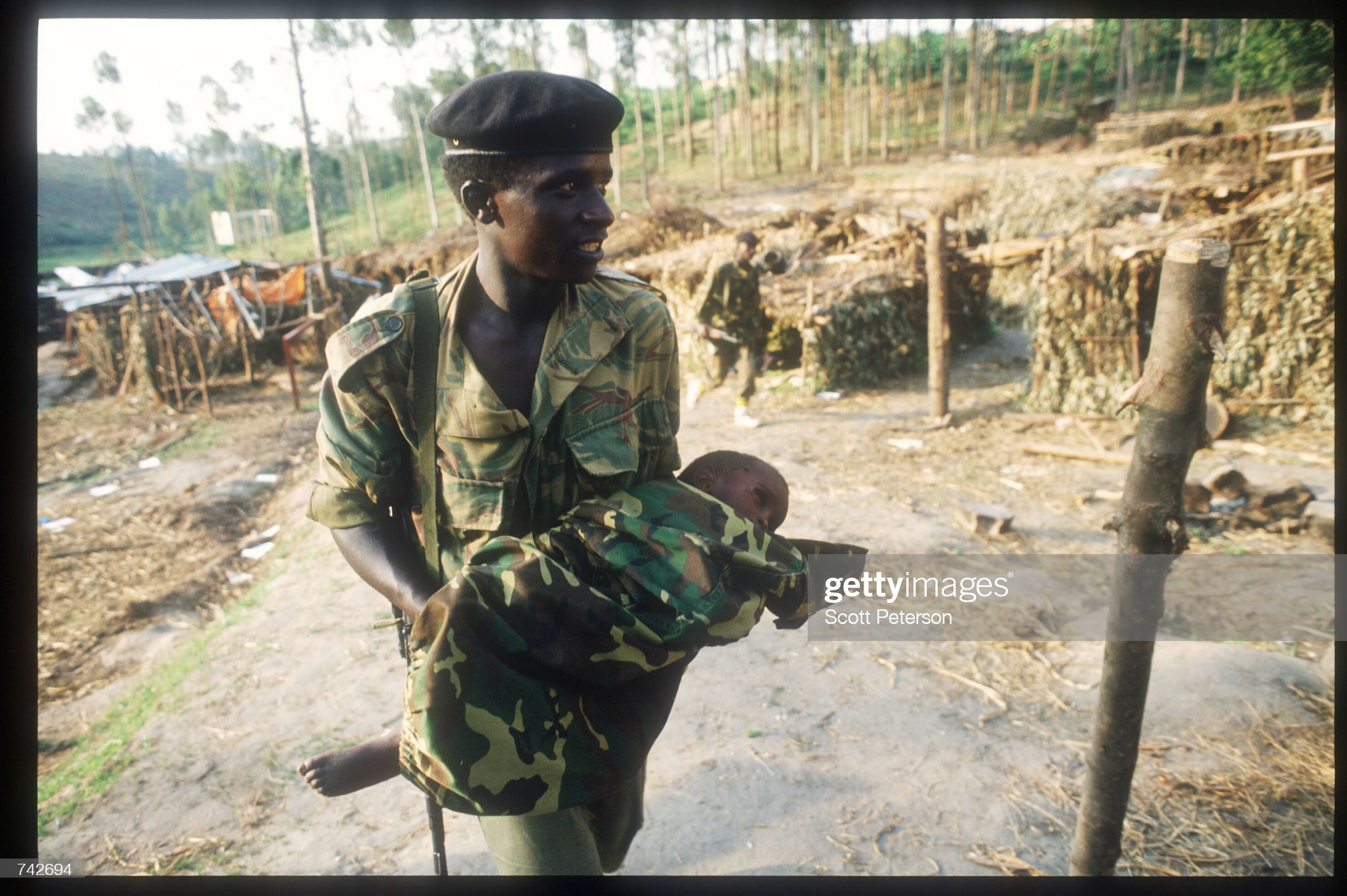 Uyu musirikare ni umwe muri benshi bakoze ibikorwa by’ubutwari, bakarokora ubuzima bwa benshi uhereye ku bana bato. Aha hari i Kabgayi  ku wa 25 Gicurasi 1994