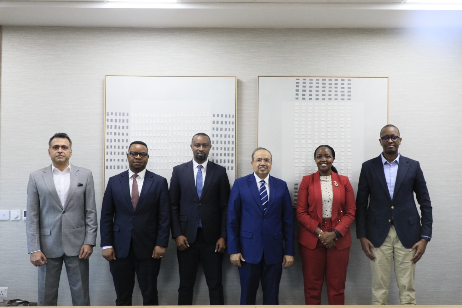 Itsinda ry'u Rwanda n'irya Oman nyuma yo gushyira umukono ku masezerano