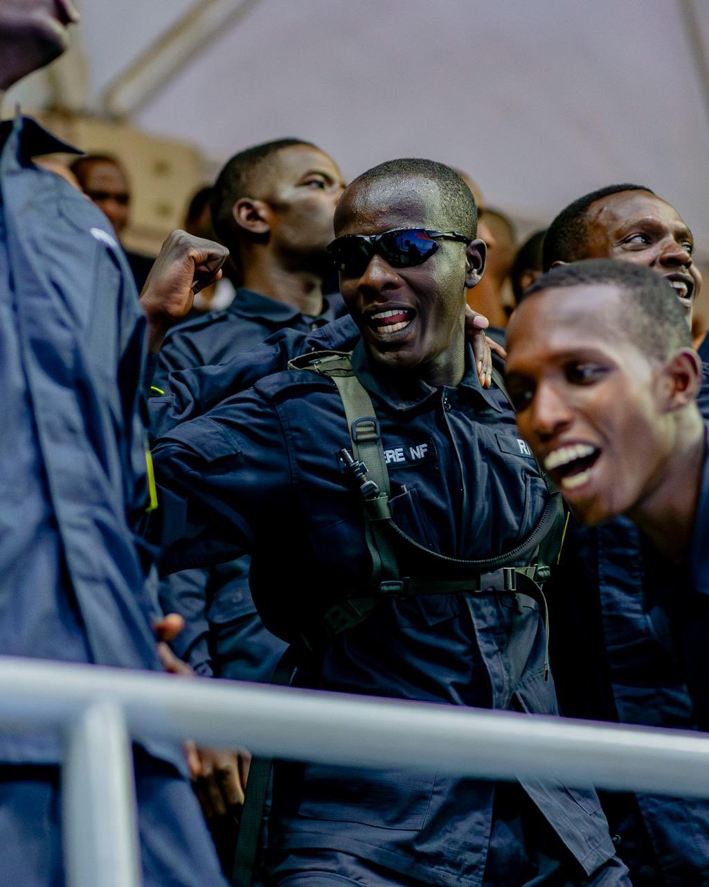 Abapolisi bagerageje gushyigikira ikipe yabo ya Police VC