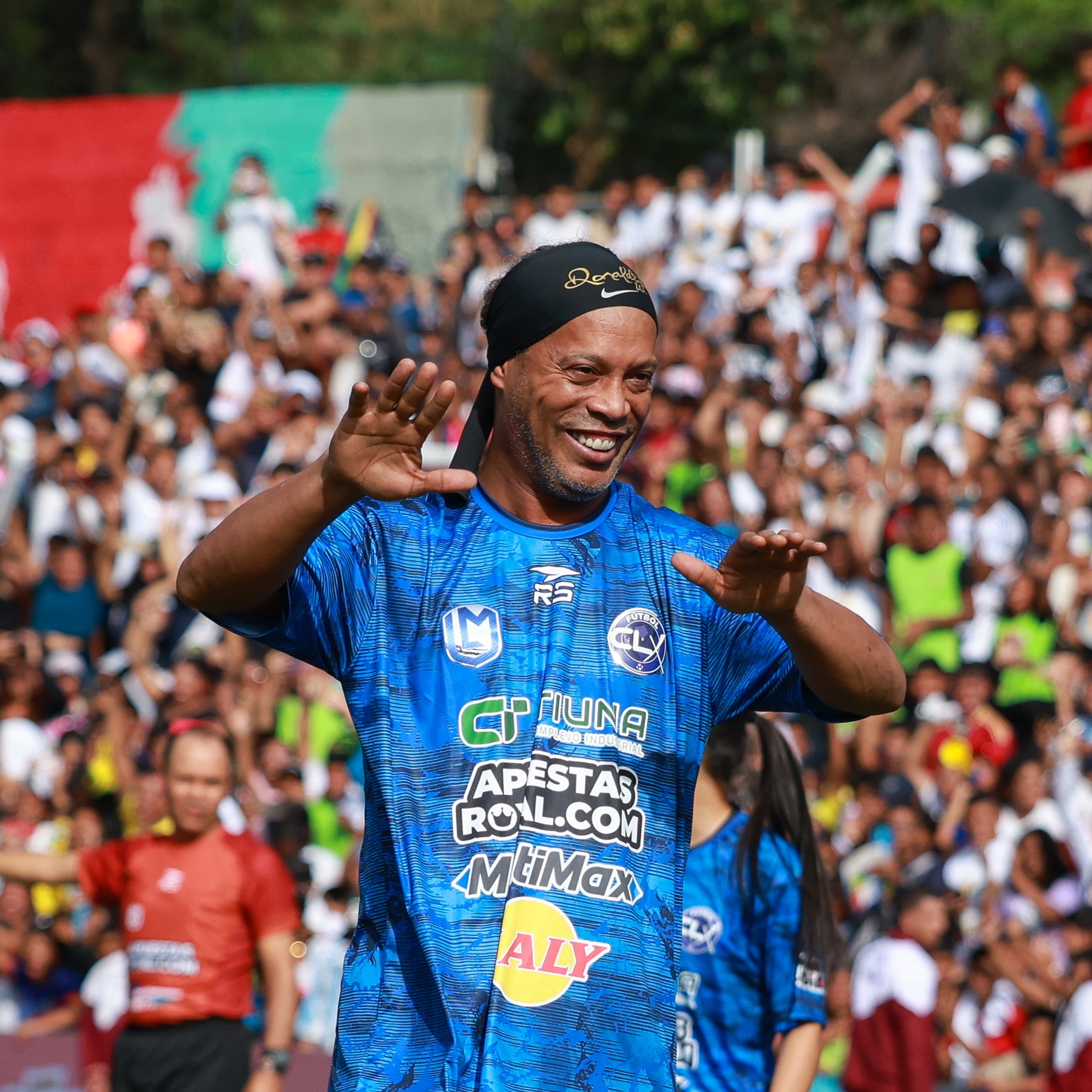 Ronaldinho agiye gusubira muri ruhago byeruye