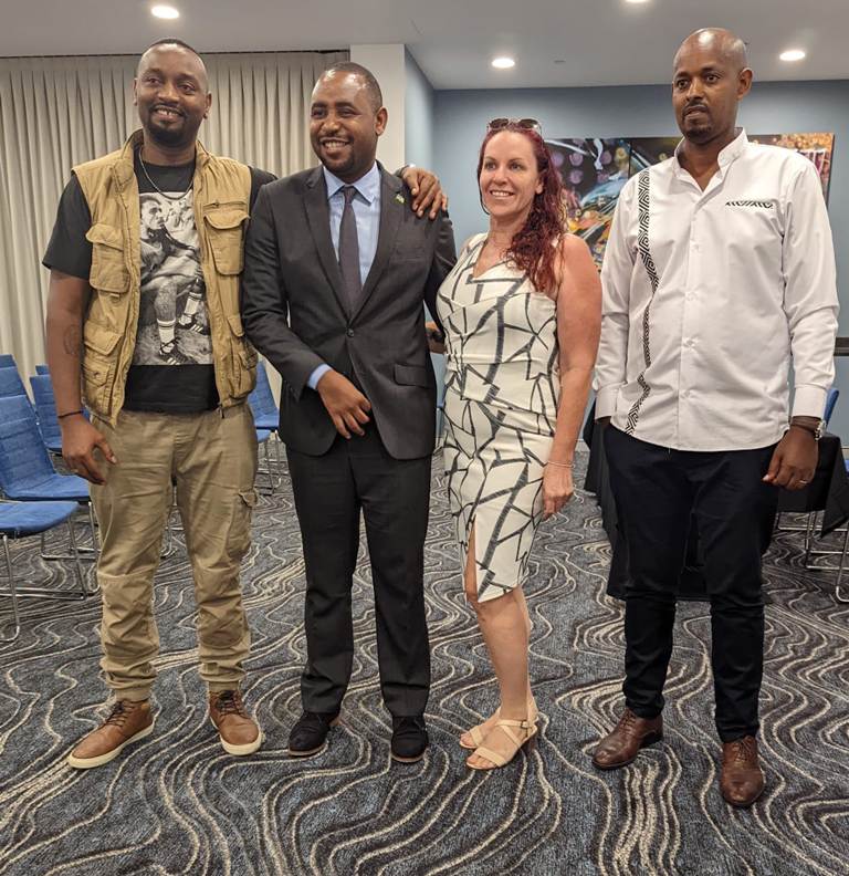 Ubuyobozi bwa radiyo 4EB bwishimiye guhura na Ambasaderi Uwihanganye Jean de Dieu