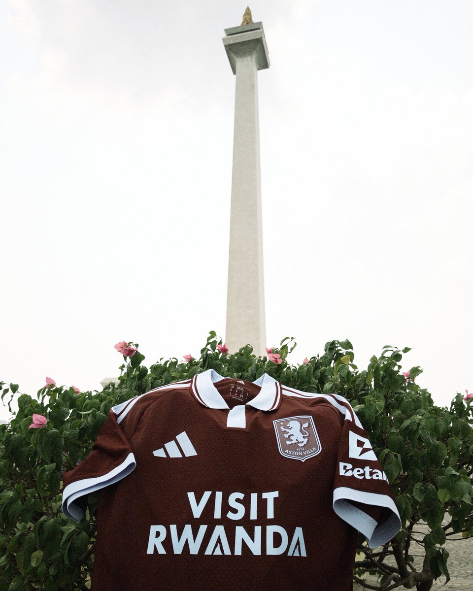 Aston Villa yemeye kuguranira abaguze umwambaro wayo utariho Visit Rwanda