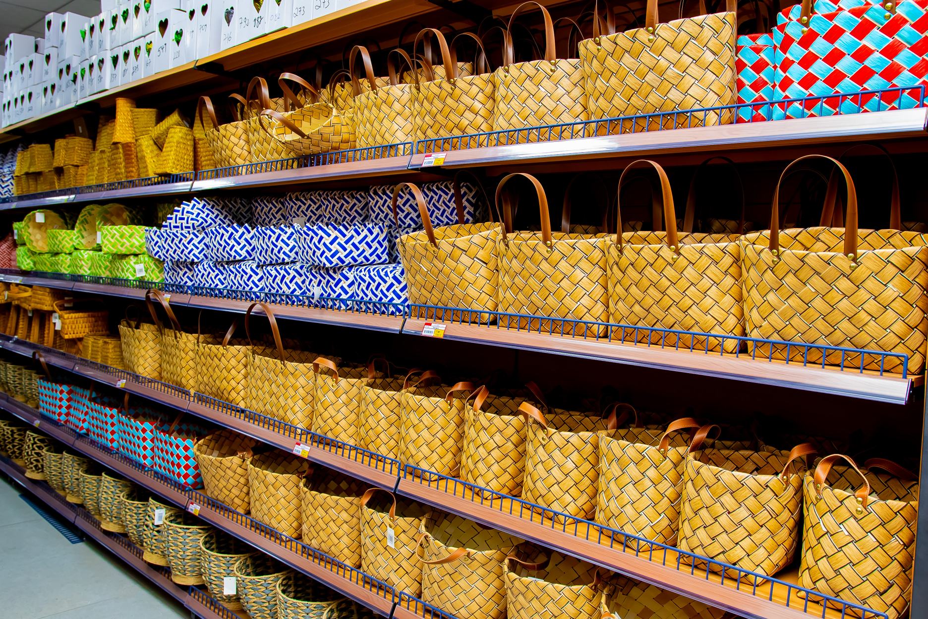 Muri Home Market Supermarket hanacururizwamo ibikapu