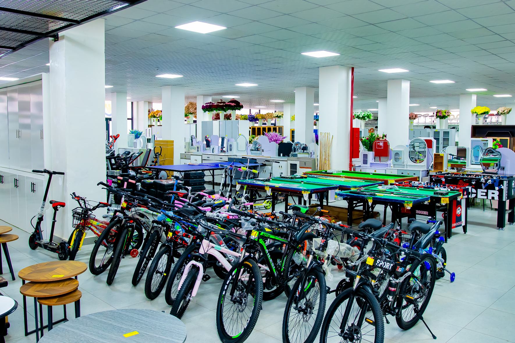 Home Market Supermarket inacuruza ibikoresho bya siporo