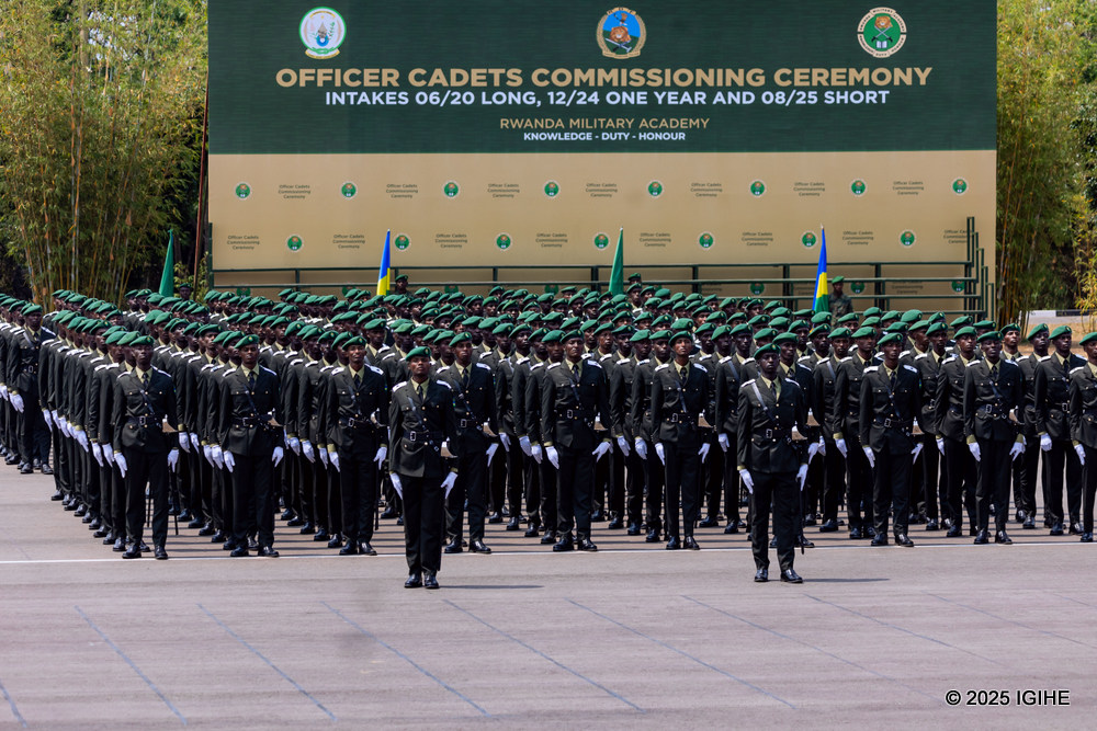 Abarenga 1000 binjijwe mu ngabo z'u Rwanda