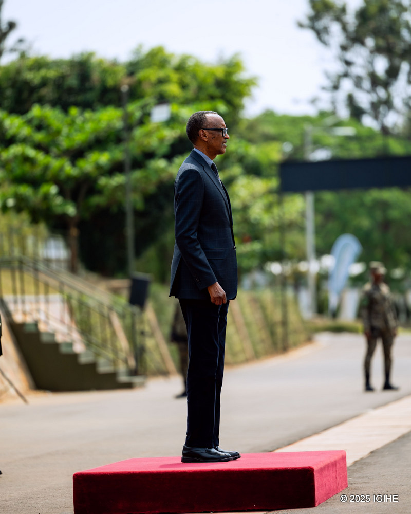 Perezida Kagame yatanze ipeti rya Sous-Lieutenant ku basirikare 1029