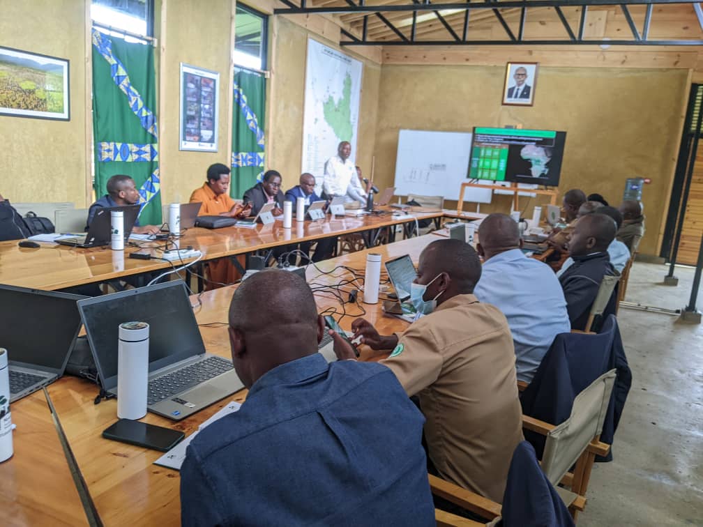 Igikorwa cyo kwemeza imishinga y'abaturiye Nyungwe izaterwa inkunga mu 2025-2026 cyabereye mu Karere ka Nyamasheke