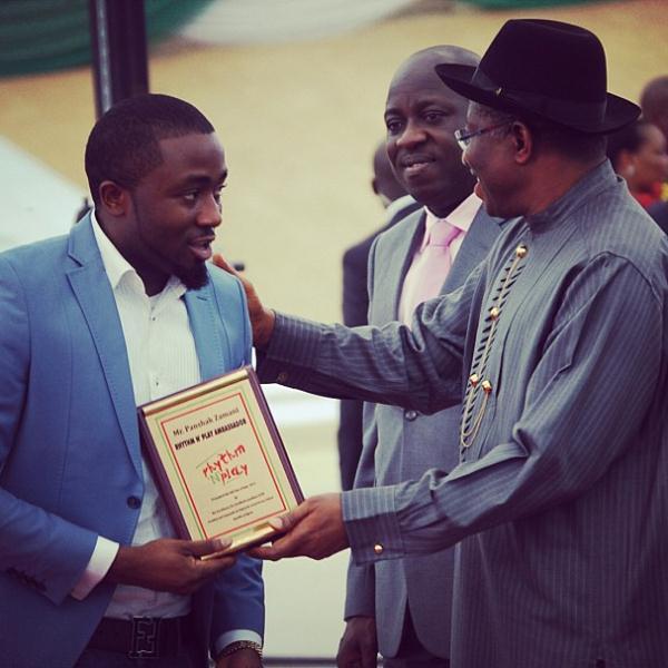Ice Prince hano yashyikirizwaga igihembo na Perezida Goodluck Jonathan