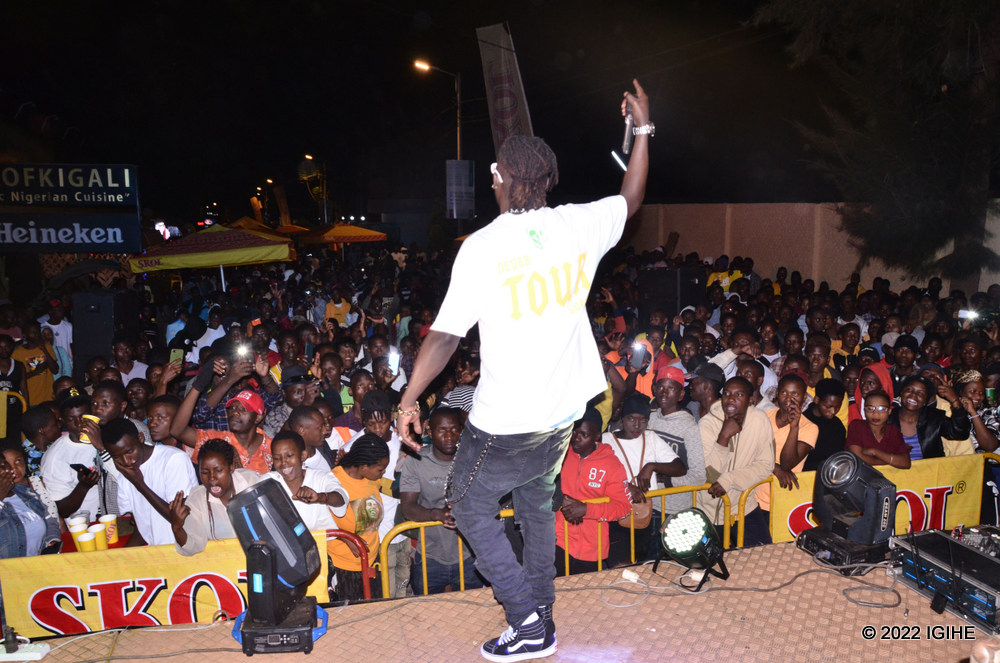 Imbaga yari iteraniye aho Skol yakoreye ibirori