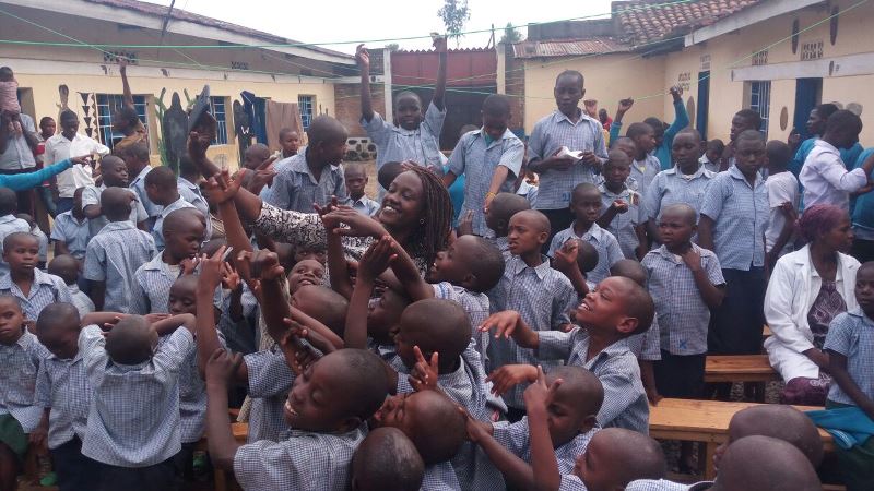 Afasha abana bafite ubumuga bwo kutumva no kutavuga abinyujije mu muryango Media for Deaf Rwanda