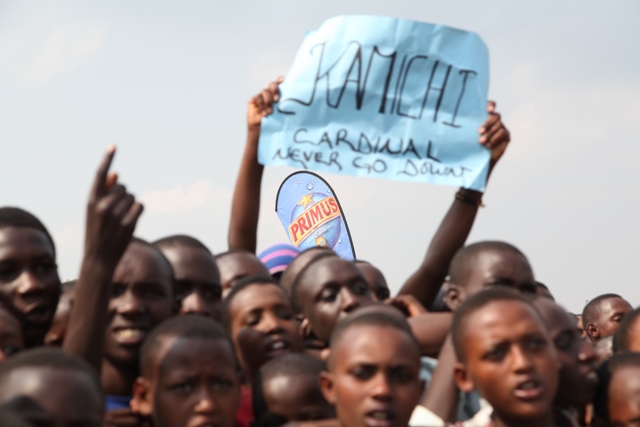 Kamichi avuga ko yasuzugujwe na Knowless imbere y'abafana be bari bamubonye aje ariko ntabaririmbire