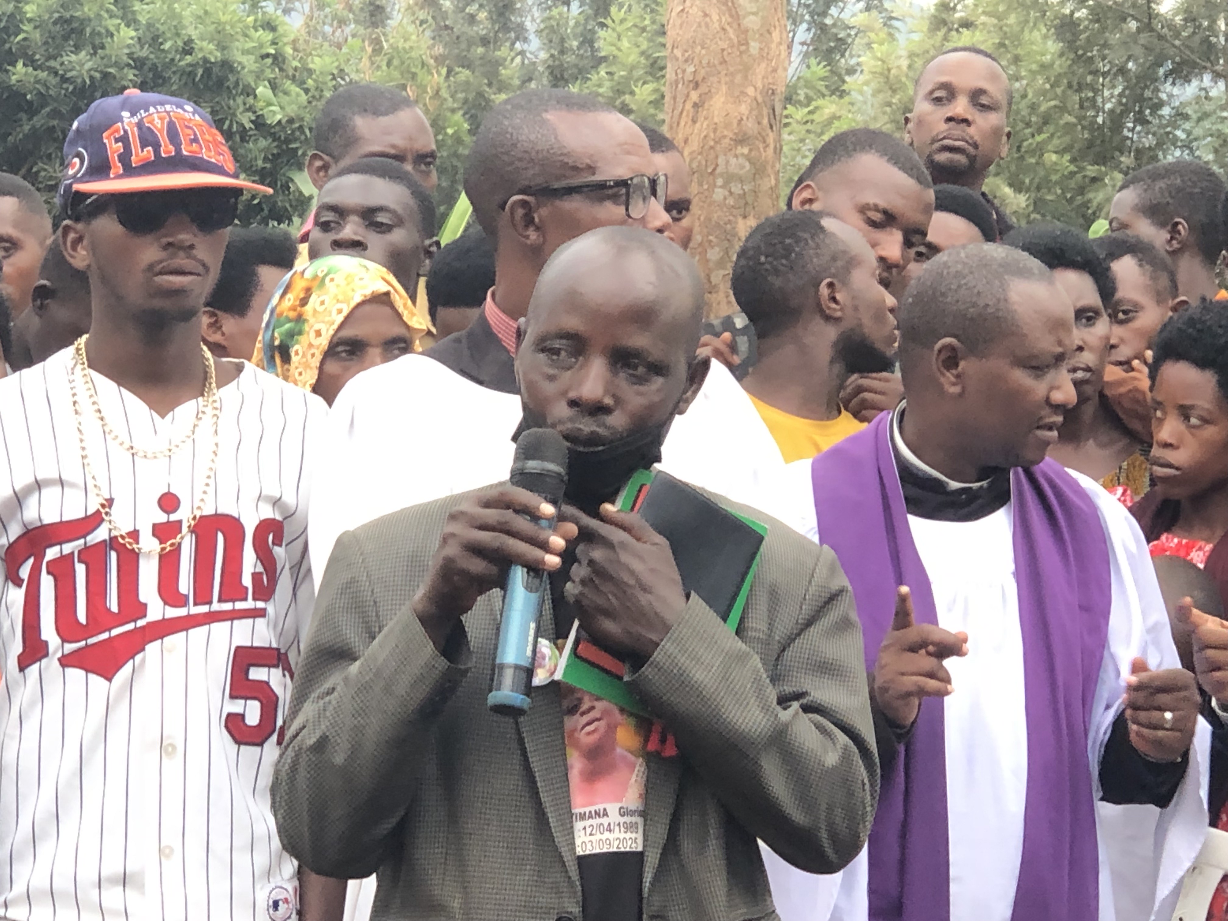 Umukuru w’umuryango wa Gogo, Musonera Bernard, yavuze ko abakoresha YouTube nibakomeza gukinira ku murambo we bazabiryozwa