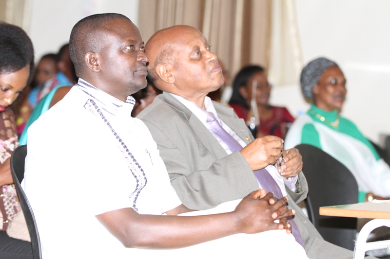 Umunyamabanga uhoraho muri Minisiteri y'Umuco na Siporo hamwe n'Umuyobozi w'Inteko y'Umuco n'Ururimi bari muri iki gitaramo.