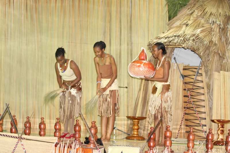 Hari byinshi biranga umuco Nyarwanda byagaragaye muri iki gitaramo...