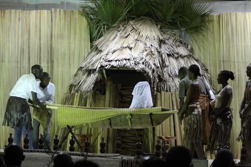 Uku niko bahekaga umugeni bamushyingiye