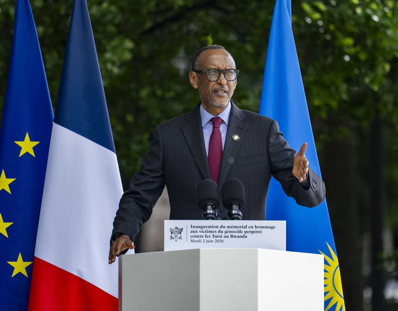 Perezida Kagame yashimiye Macron ko mu 2021 yarasuye Urwibutso rwa Jenoside yakorewe Abatutsi rwa Kigali ku Gisozi, akemera ko u Bufaransa bwatereranye u Rwanda kuva mu gihe bwabonaga ibimenyetso-mpuruza bya Jenoside