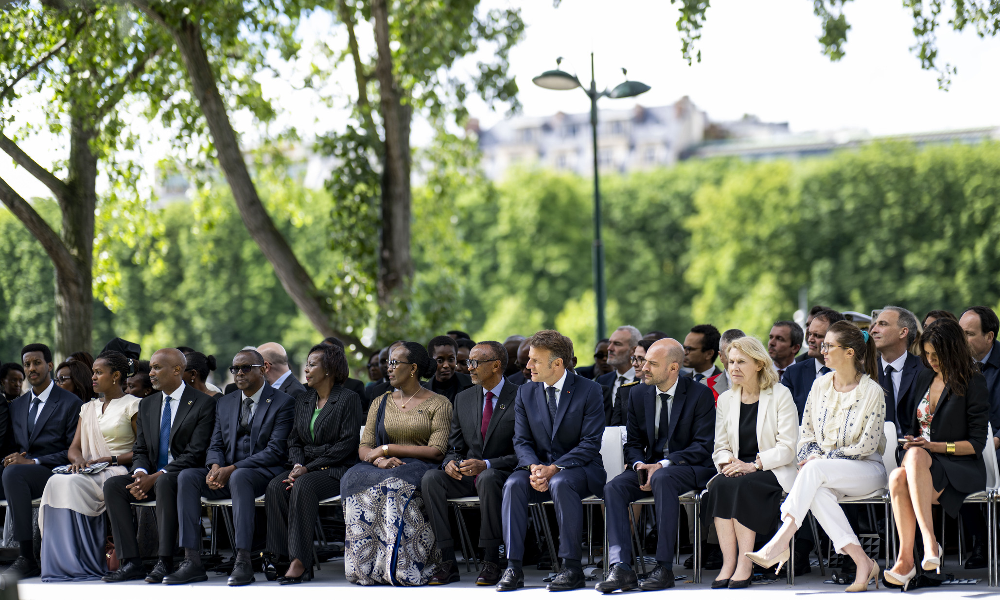 Abayobozi mu nzego nkuru z'igihugu cy'u Rwanda n'iz'icy'u Bufaransa bari bitabiriye iki gikorwa cyo gufungura urwibutso