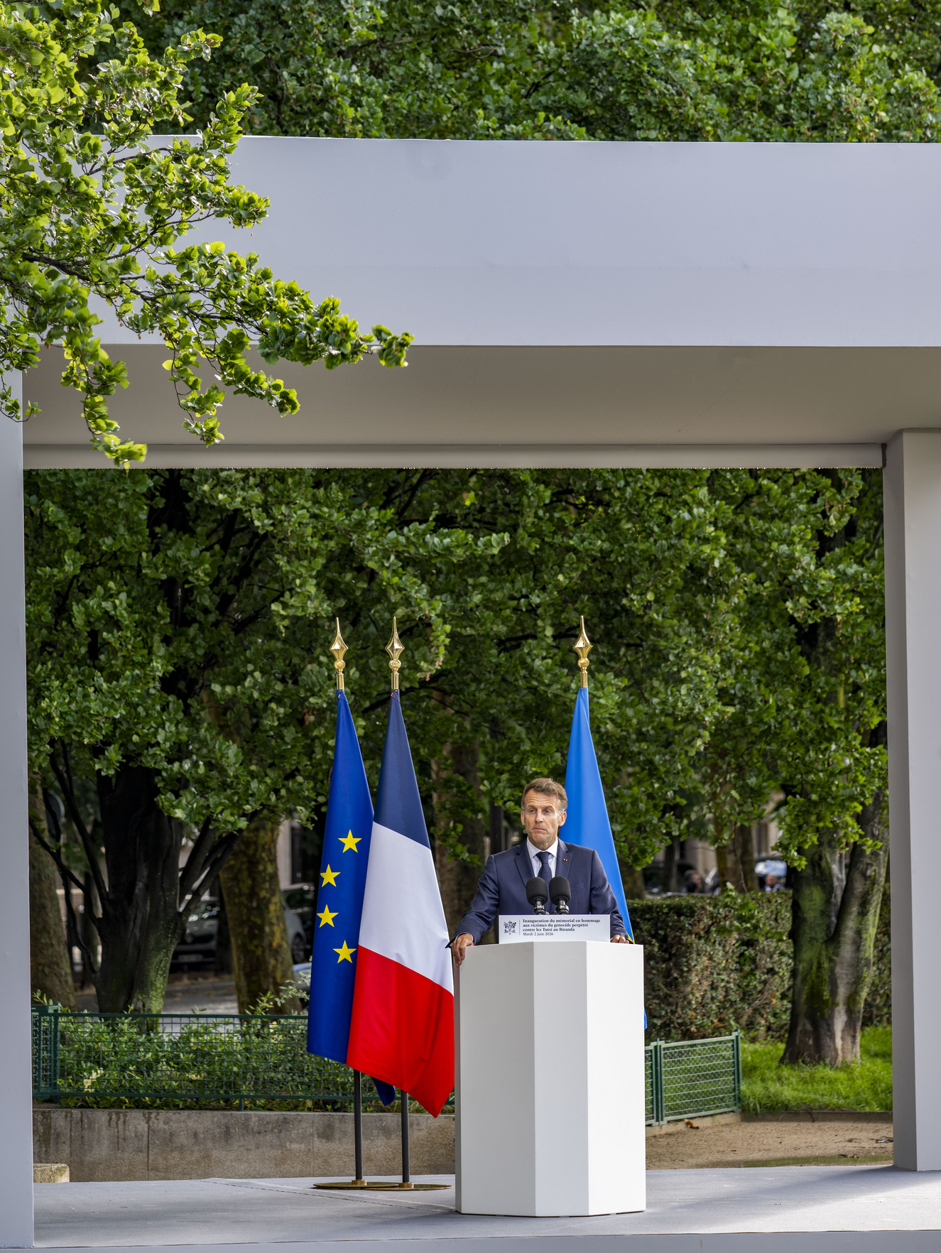 Perezida Macron yagaragaje ko mu gihe hari ababa bashaka kugoreka amateka nk’aya Jenoside, abantu bakwiye gushyira imbaraga mu kugaragaza ukuri