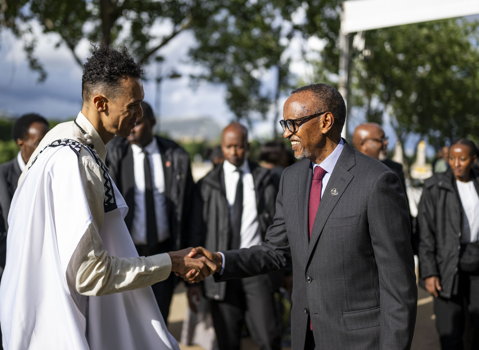 Perezida Kaganme aramukanya na Gaël Faye, umuhanzi ufite inkomoko mu Rwanda