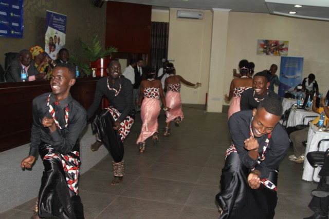 Itorero Indangamirwa ni ryo ryasusurukije ibirori byo kwakira Rwandair i Mwanza