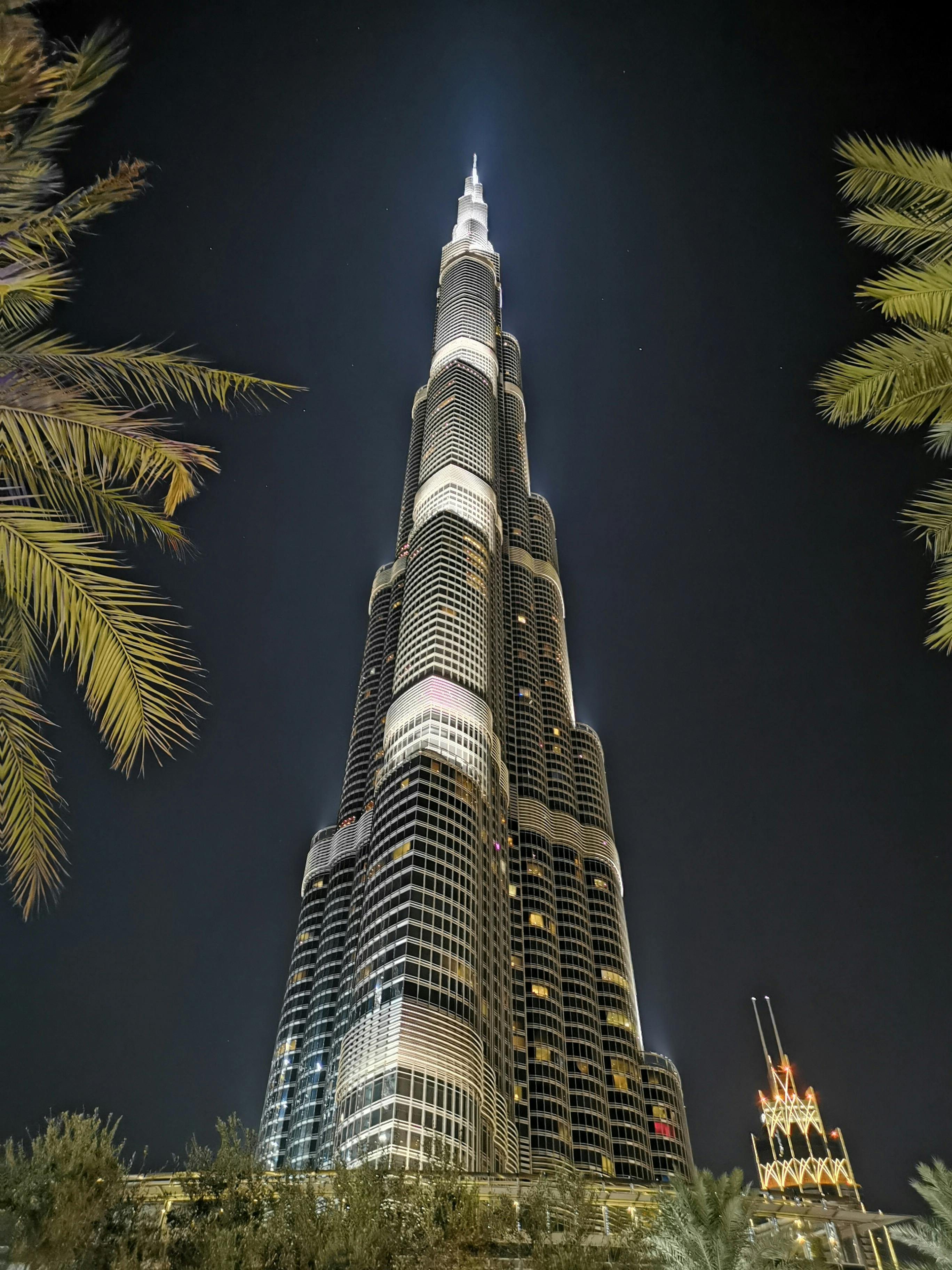 Inyubako ya Burj Khalifa isanzwe ari yo ndende ku Isi