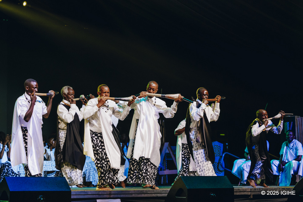Itorero ‘Ishyaka ry’Intore’ ryashimishije abantu ubwo baririmbishaga umwirongi