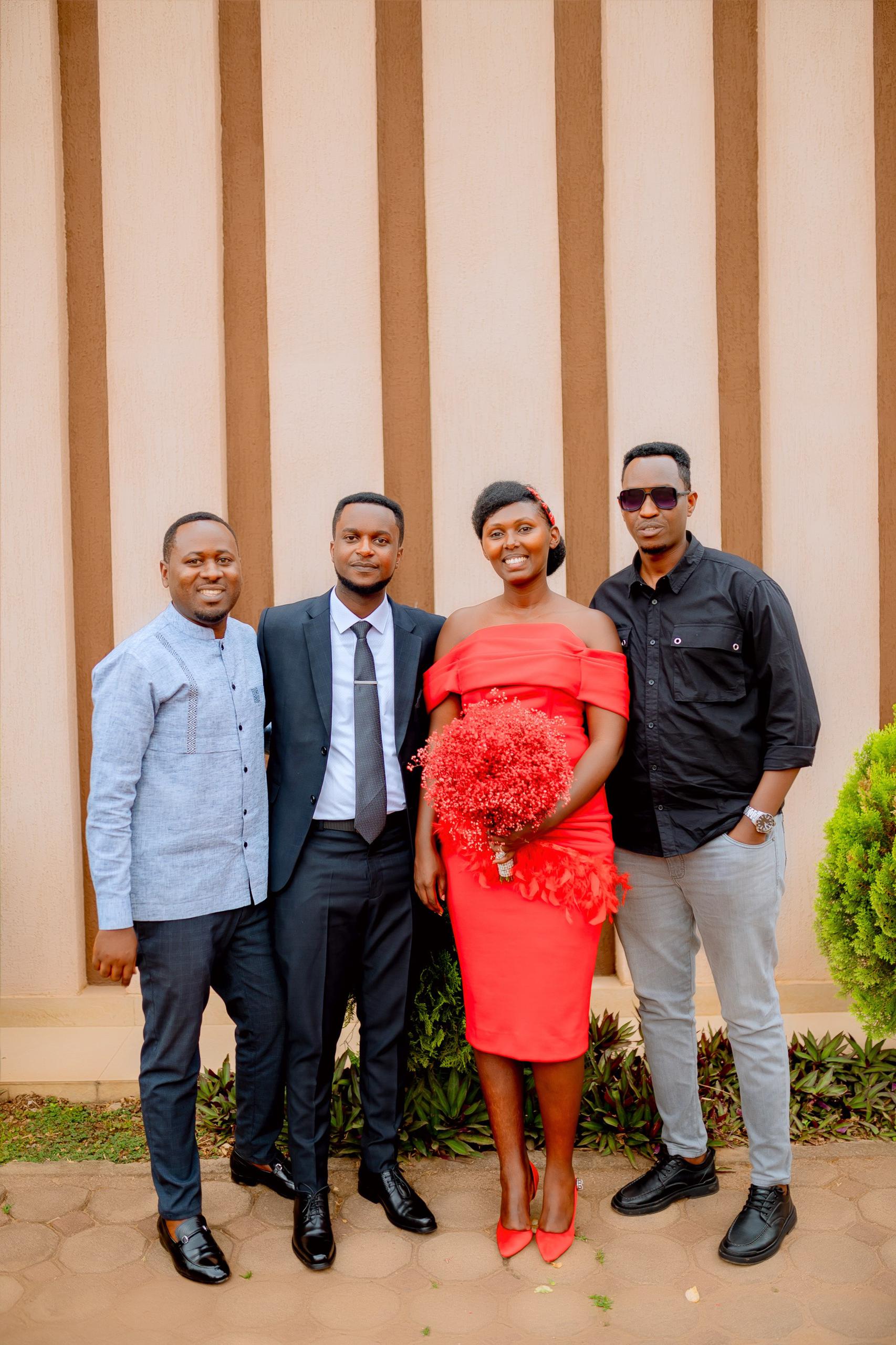Jado Sinza na Esther Umulisa bari bagaragiwe n'abarimo umuhanzi Bosco Nshuti