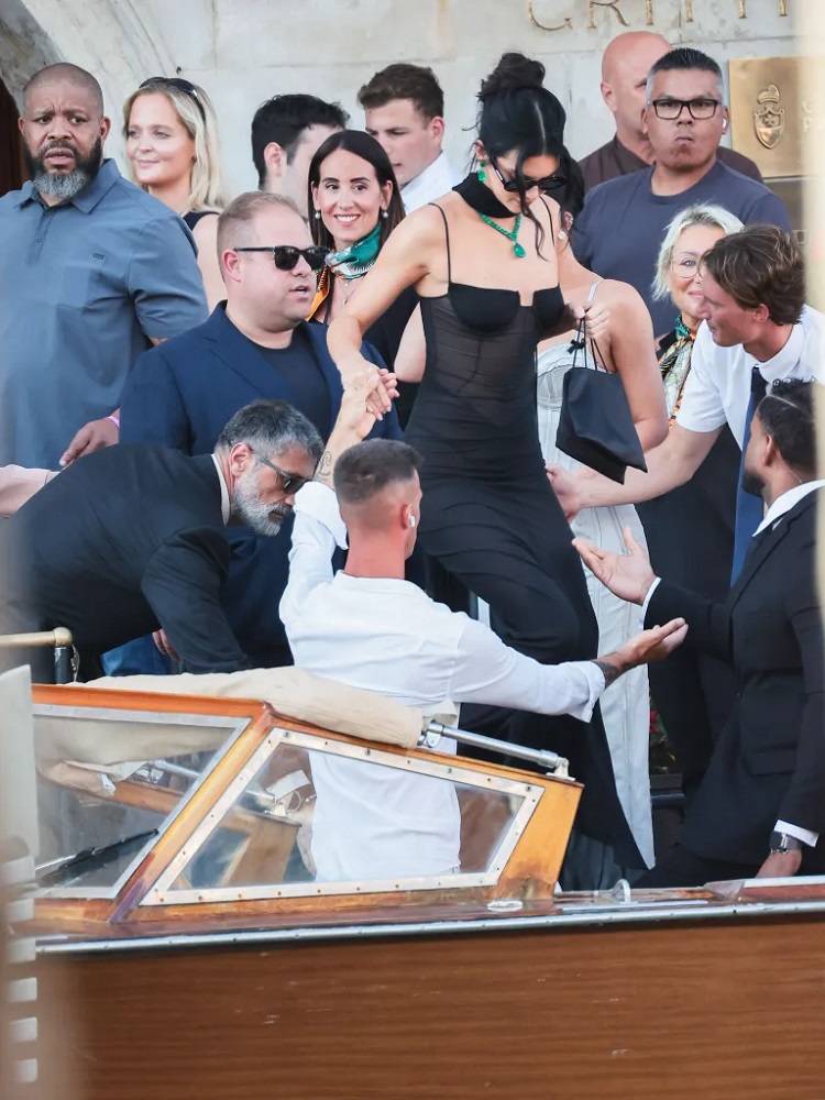 Kendall Jenner ni uku yaserutse mu bukwe bwa Jeff Bezos