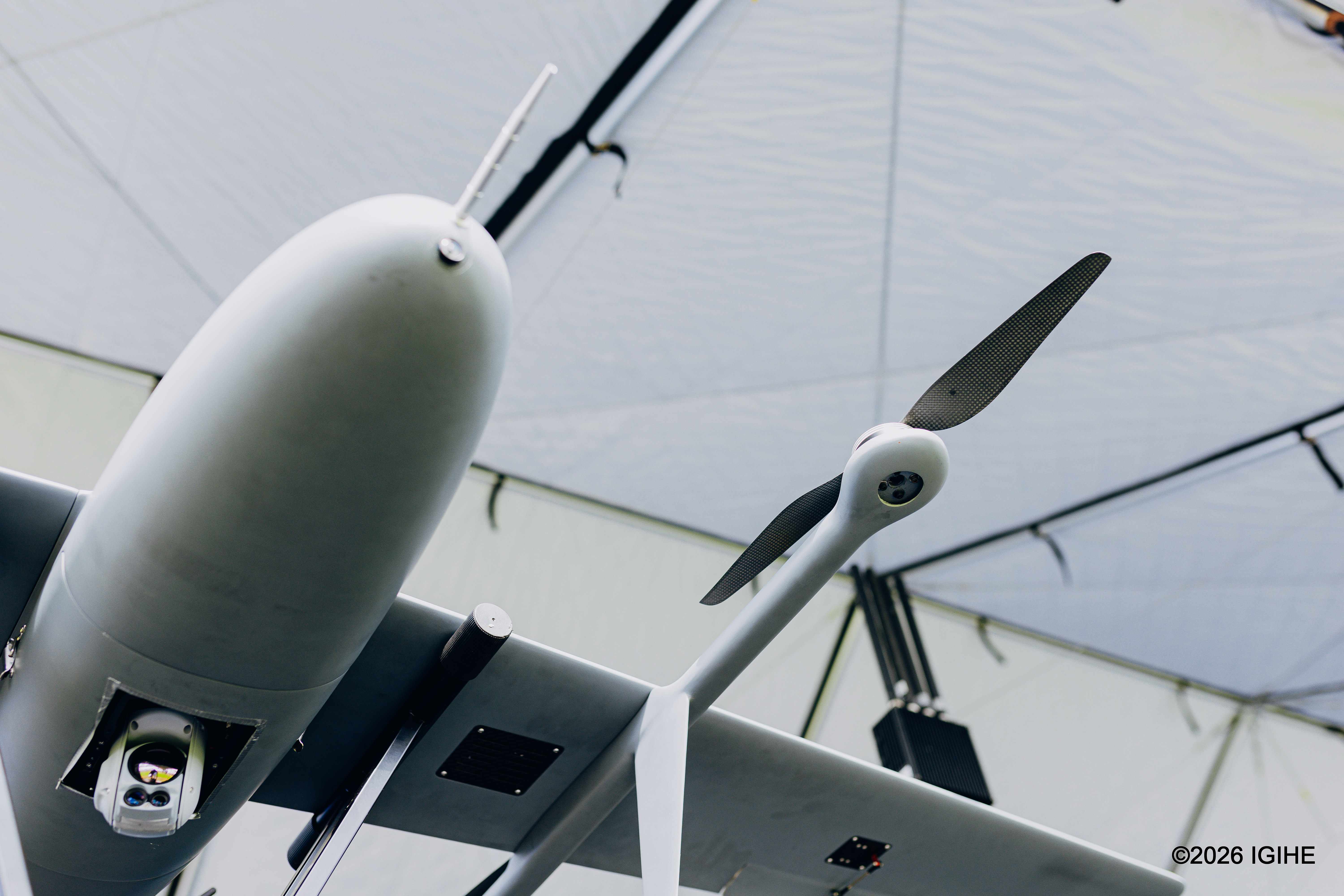 Izi drones zishobora kujya mu kirere zikamara amasaha ane zitarashiramo umuriro kandi zigenda ku muvuduko wa kilometero 100 ku isaha