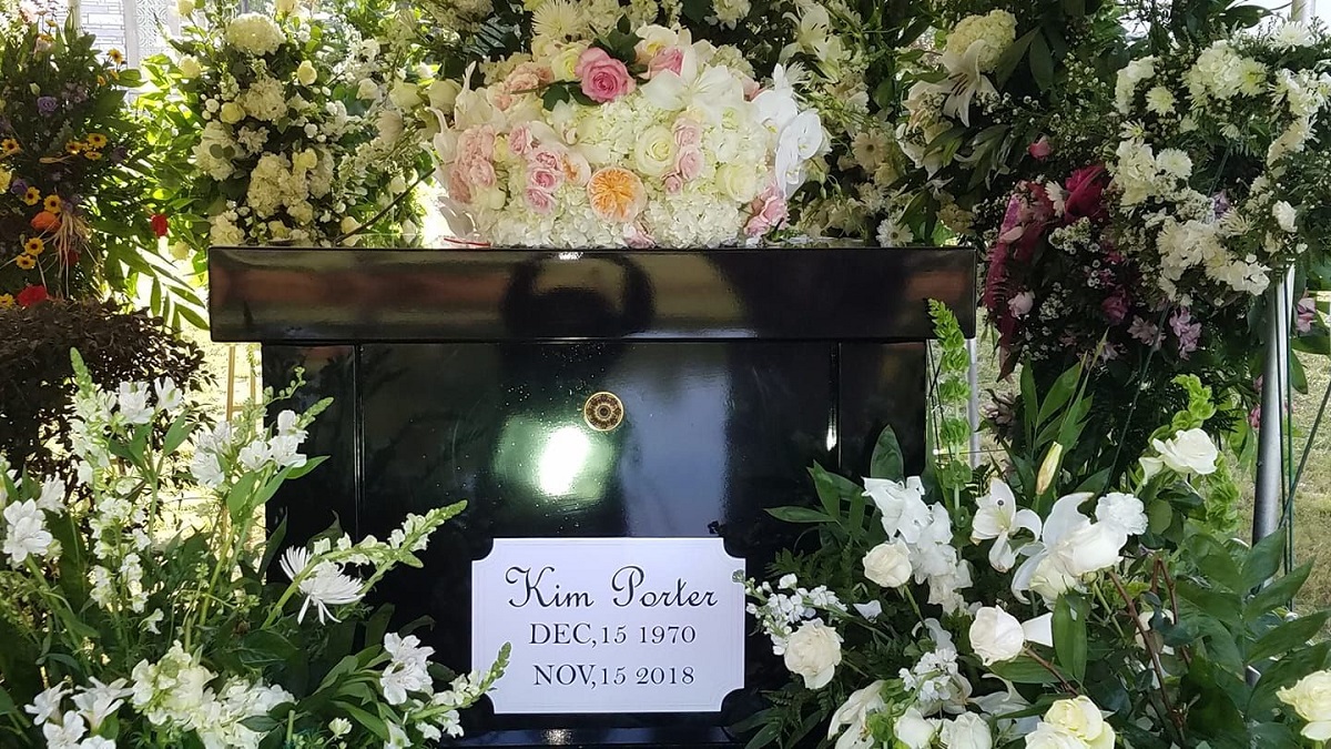 Kim Porter yashyinguwe habura ukwezi kumwe ngo yizihize isabukuru y'amavuko