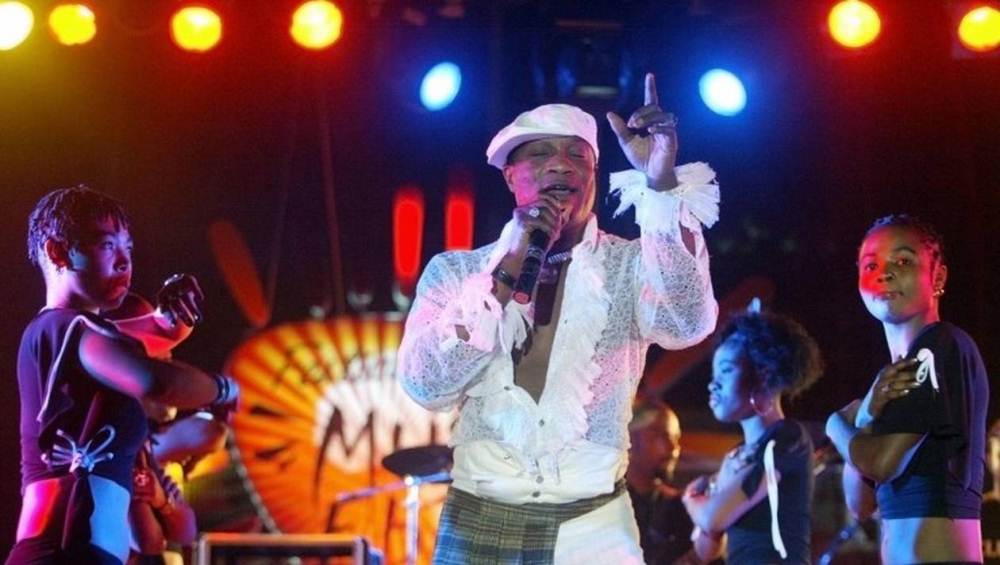 Koffi Olomide yahaniwe guhohotera ababyinnyi be
