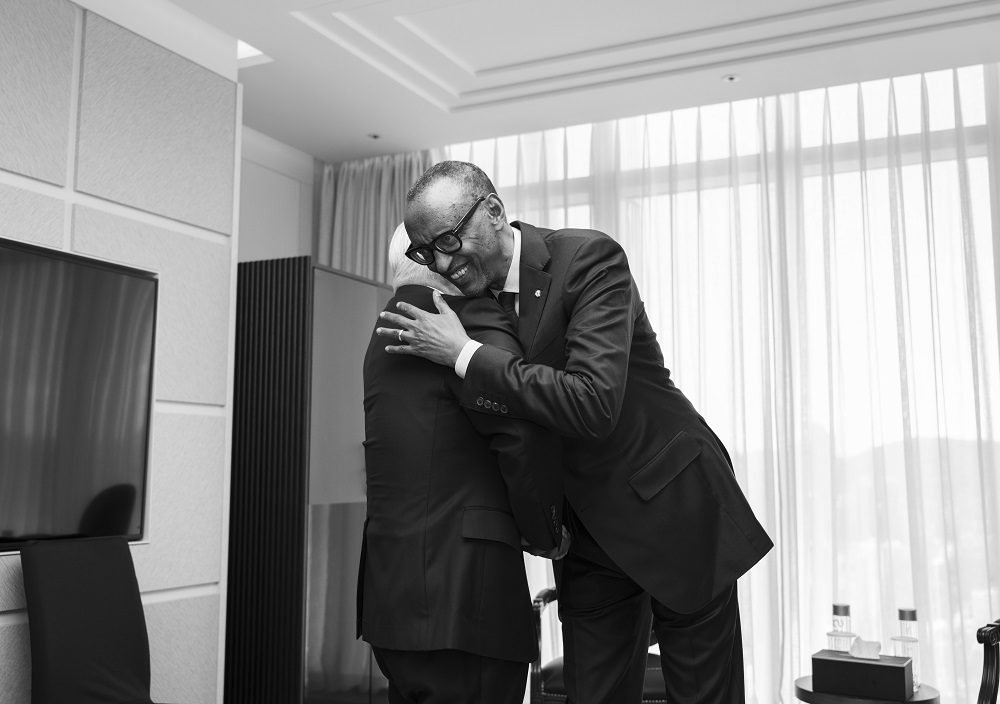 Umukuru w'Igihugu na Rev Kim bishimiye guhura