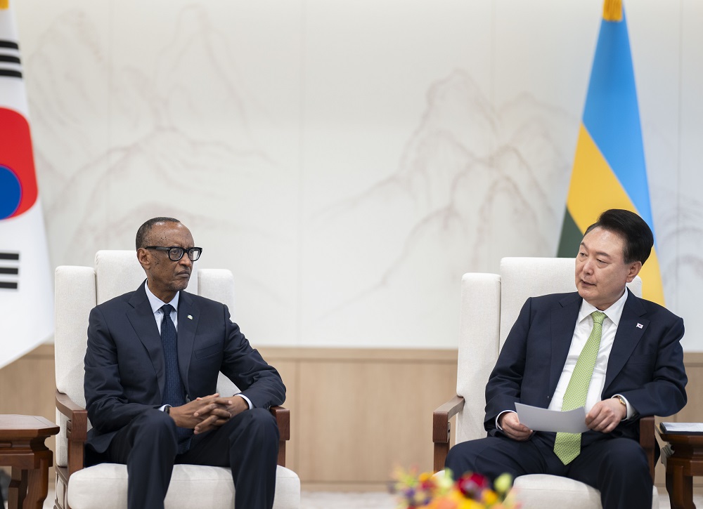 Perezida Kagame na Yeol baganiriye ku mubano w'u Rwanda na Koreya y'Epfo usanzwe uhagaze neza