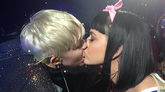 Miley Cyrus na Katy Perry