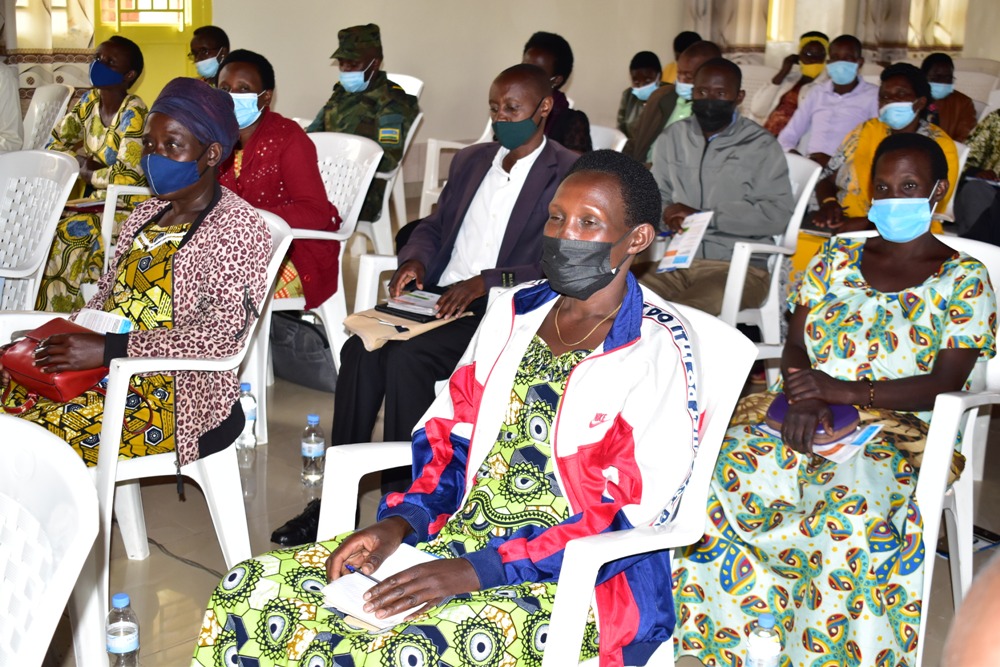 Mu Karere ka Nyaruguru abagore bashimiwe kwitabira EjoHeza kurusha abagabo
