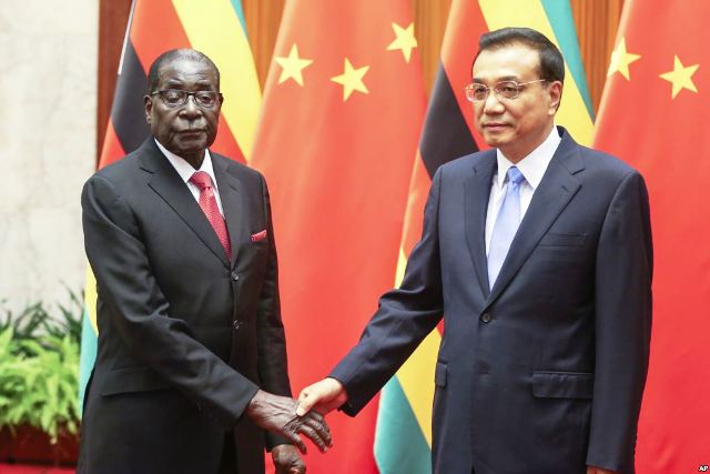 Perezida wa Zimbabwe, Robert Mugabe, yatewe umugongo n'Abanyaburayi yegera u Bushinwa mu kuzamura ubukungu bw'igihugu cye