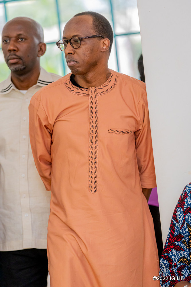 Umunyarwenya Ntarindwa Diogène uzwi nka Atome cyangwa Gasumuni, ni umwe mu bari bahari