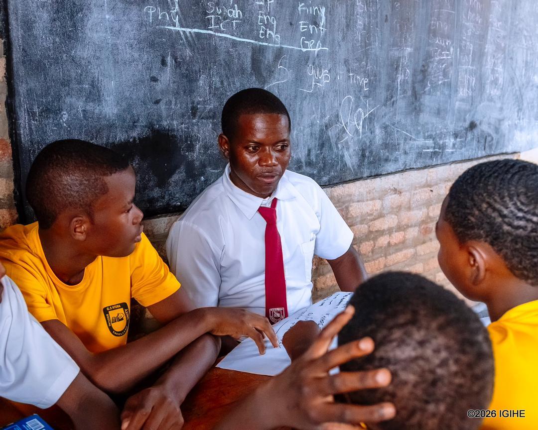 Gumyusenge ntiyinubira kwicarana mu ishuri rimwe n'abato