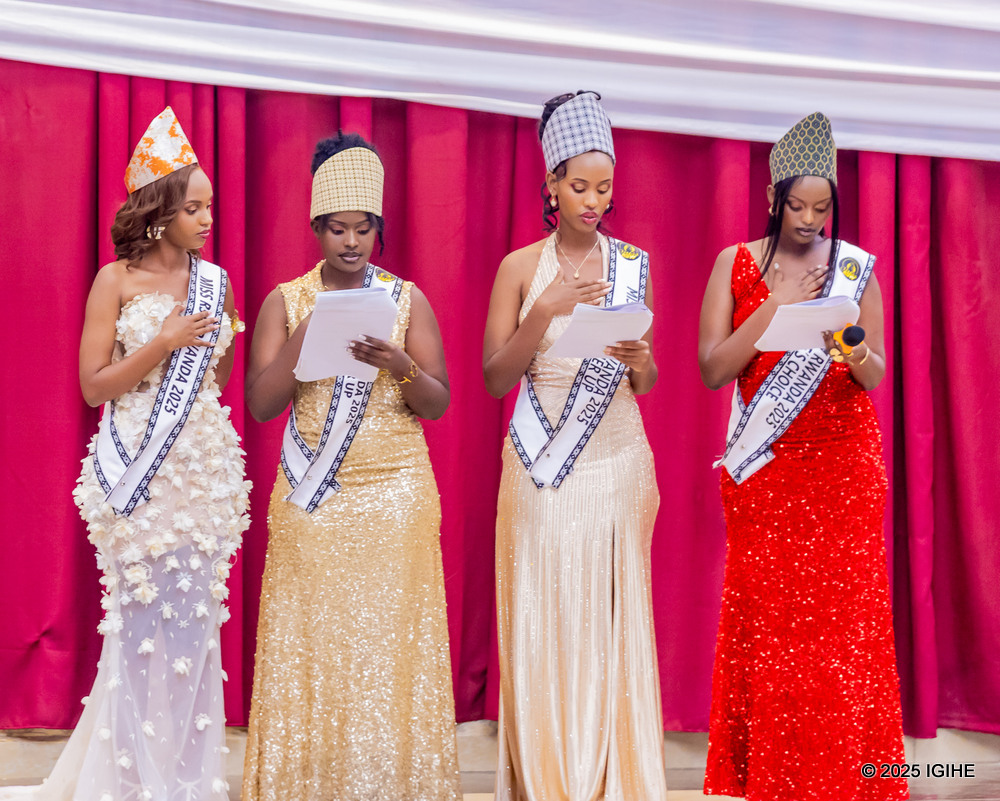 Nyuma kwambikwa aya makamba aba bakobwa bakoze indahiro