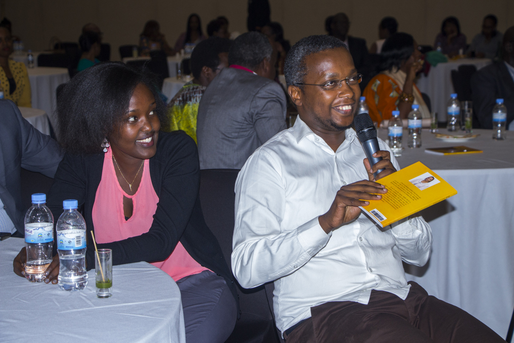 Nyuma yo kumurikirwa igitabo cya Akiki, benshi baritanze mu kumushyigikira