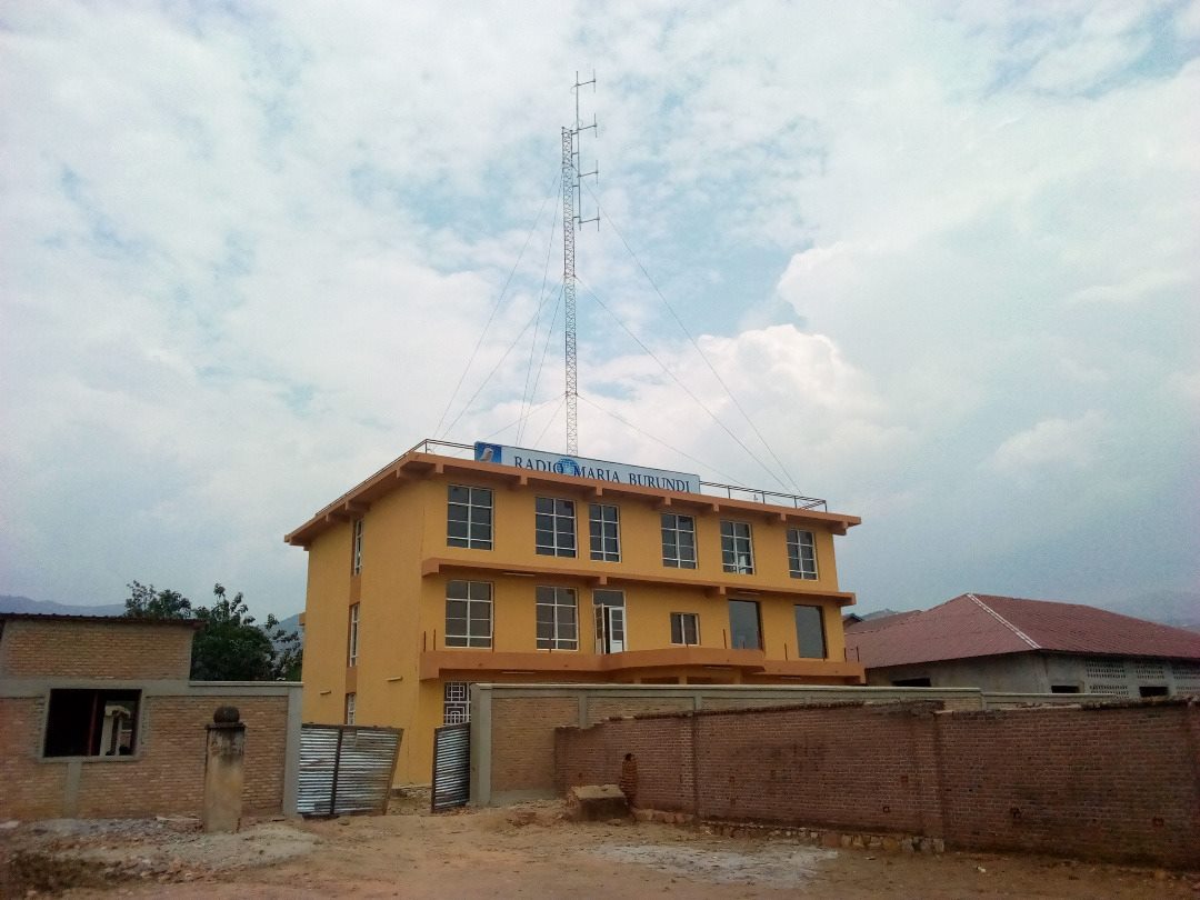 Hari impungenge z'uko iminara y'iyi radiyo yazima kubera kubura peteroli