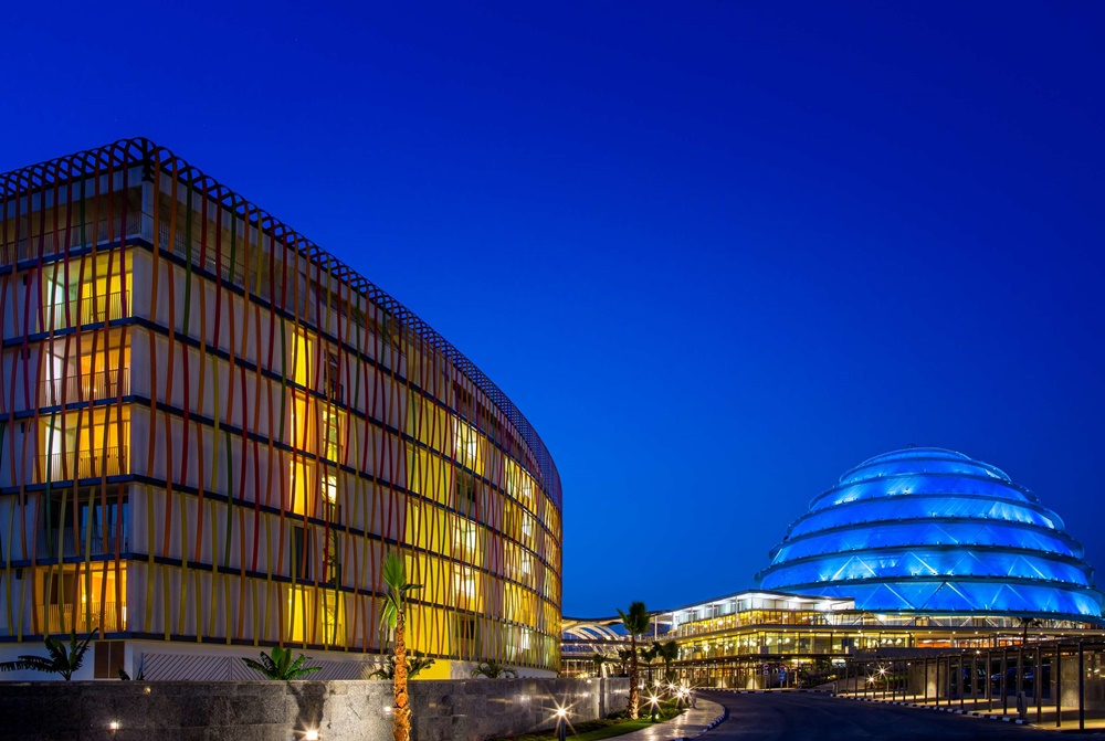 Radisson Blu Hotel & Convention Centre yubatswe mu 2016 ifite ibyumba 291