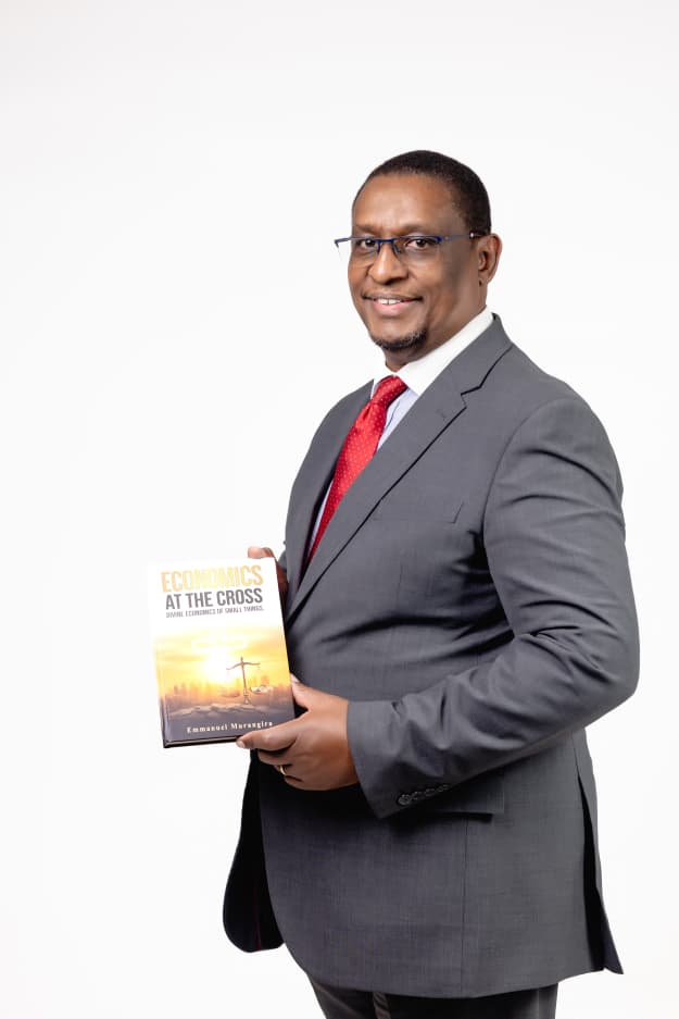 Rev. Dr. Murangira Emmanuel yanditse igitabo kivuga uko wabangikanya Iyobokamana n’ubutunzi