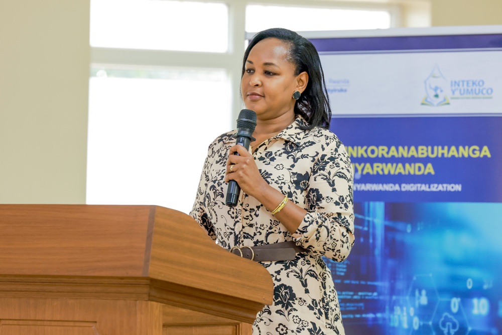 Minisitiri Rosemary Mbabazi yavuze ko ikoranabuhanga rishya rizarushaho gufasha mu ibungabunga ry'Ikinyarwanda