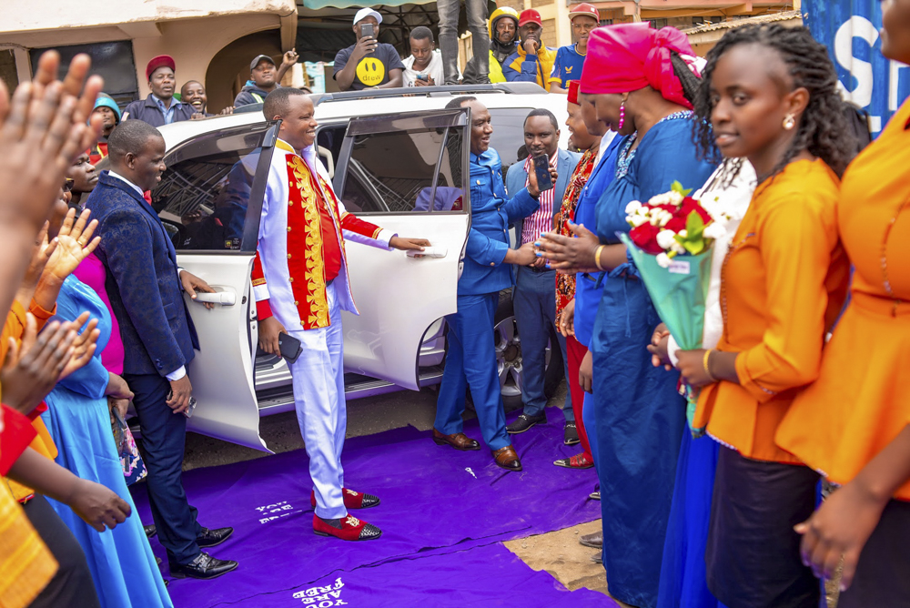 Bishop Rugagi akigera ahabereye igiterane yatumiwemo muri Kenya yakiranywe urugwiro