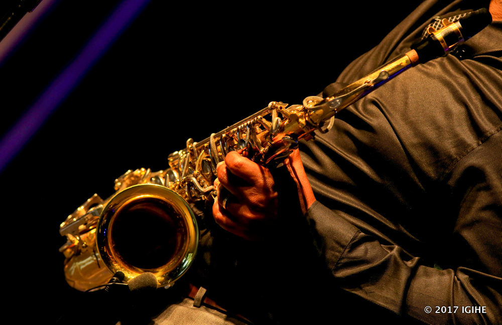 Yaririmbye anicurangira Saxophone