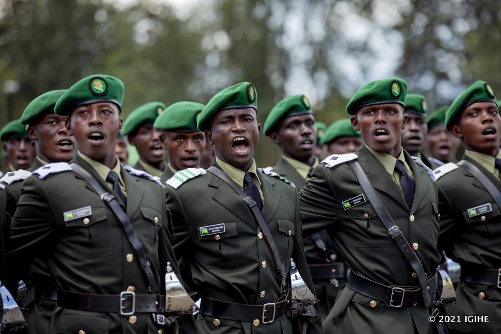 Aba bose uko ari 721 bahawe ipeti rya Sous-Lieutenant