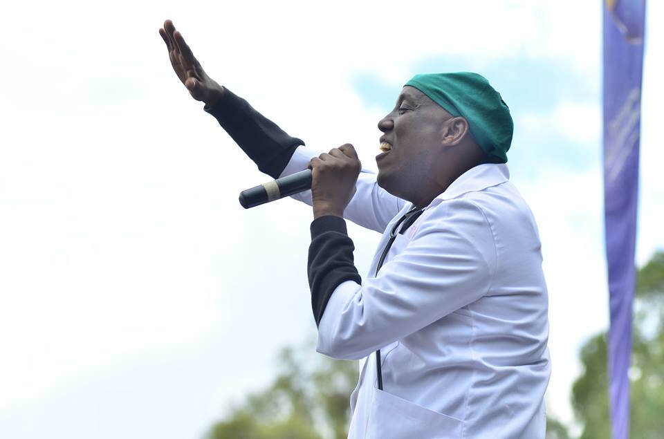 Asigaye aririmba atitaye ku gukora udushya