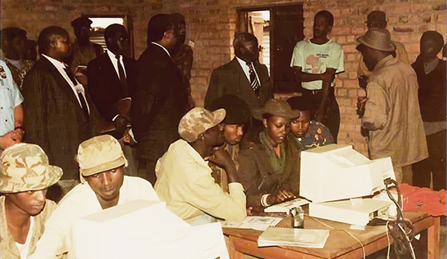 Bari bafite za mudasobwa nke bifashishaga mu kwandika cyangwa se mu gutanga amakuru nubwo zari nke