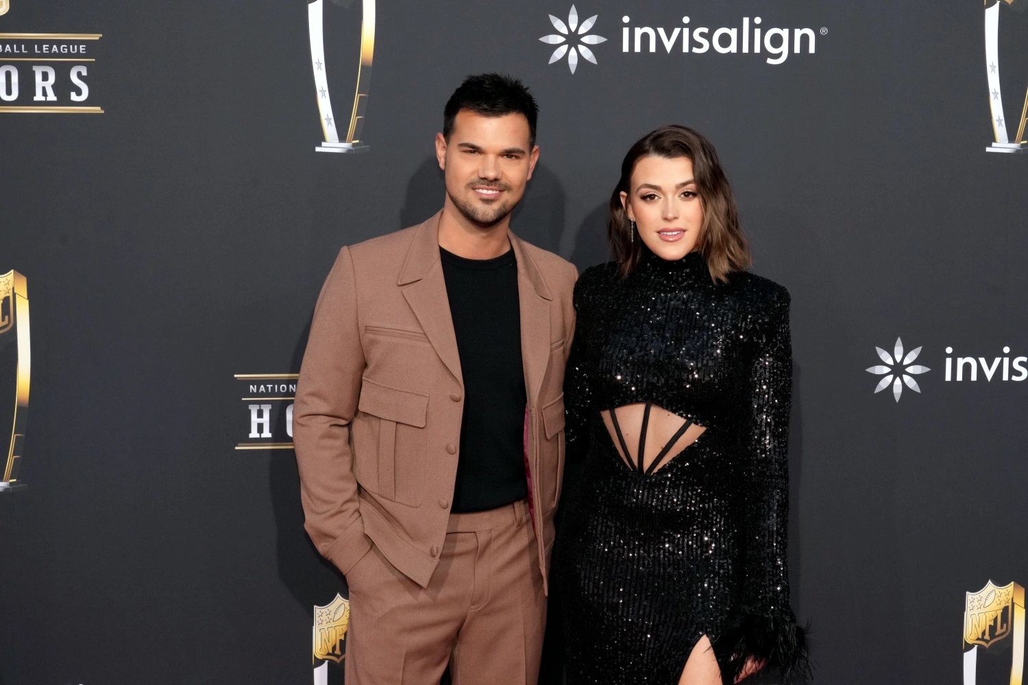 Umukinnyi wa filime Taylor Lautner n’umugore we bagiye kwibaruka imfura yabo